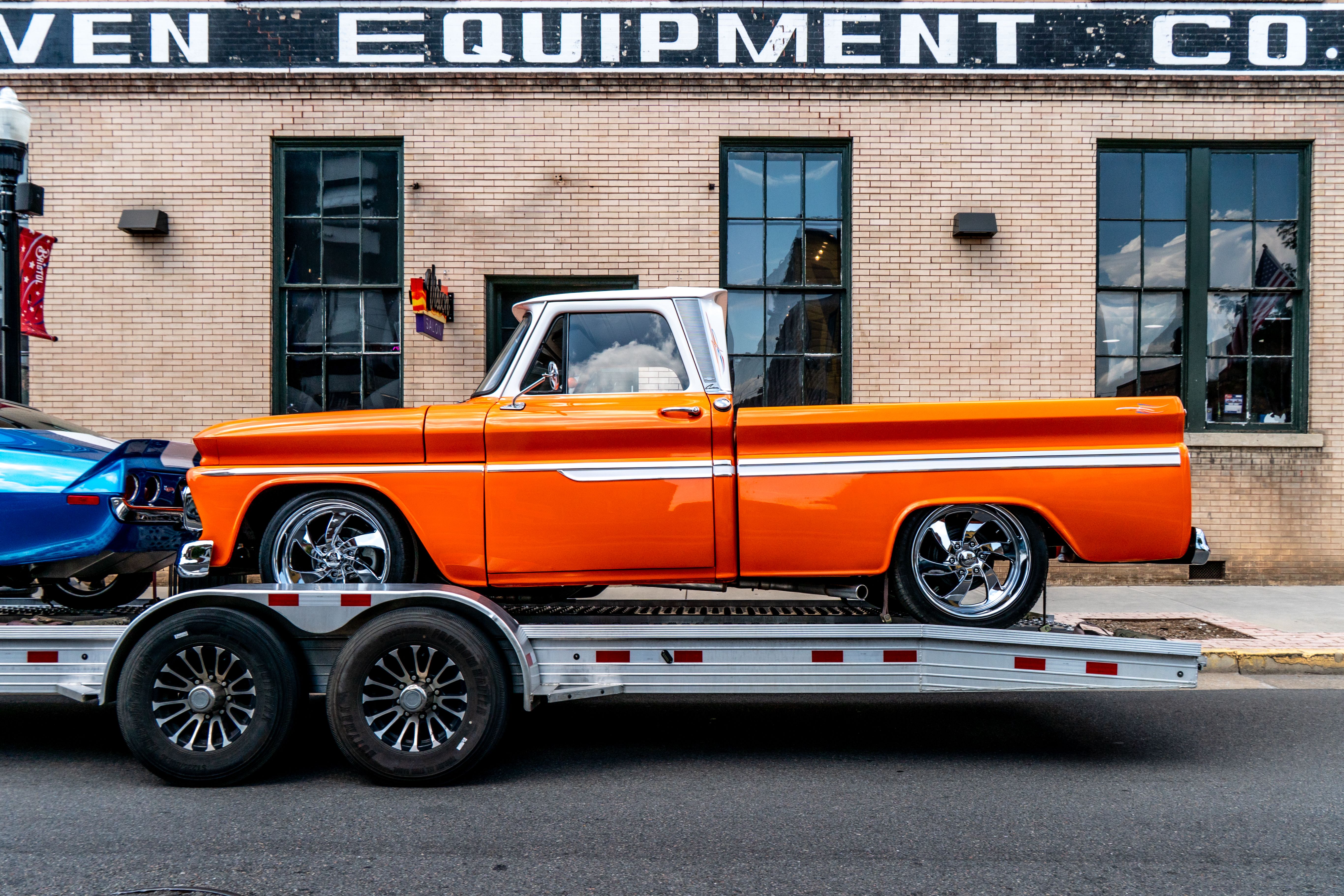 Hot shot trucking insurance guide for owner-operators from Dragon Insurance